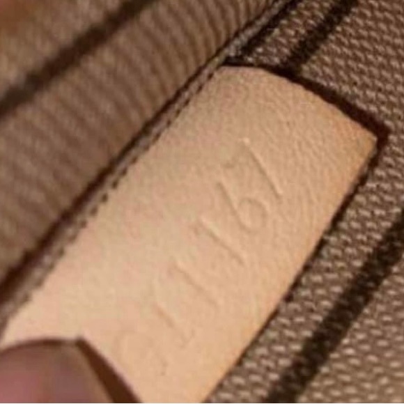 Authentic Louis‎ Vuitton Monogram Oversized Zip Pouch Bag - Picture 15 of 15